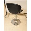 Image 2 : CHAISE PIVOTANTE