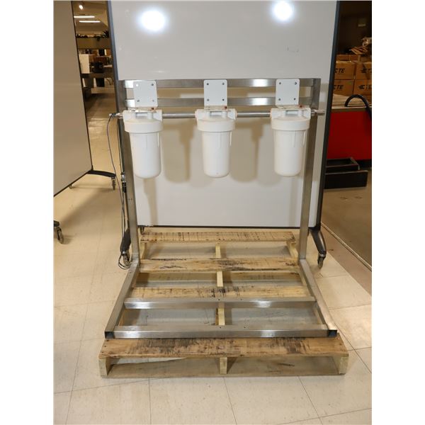 SYSTÈME DE FILTRATION À ÉTAPES AVEC SUPPORT EN ACIER INOXYDABLE