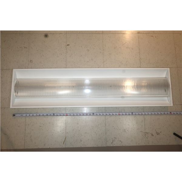 LUMINAIRE FLUO VISIONEERING  1'x4'  347v