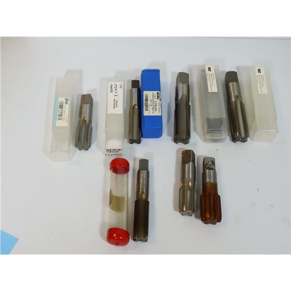 LOT DE 8 TAPS M32 ASSORTIS