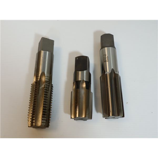 LOT DE 3 TAPS ASSORTIS