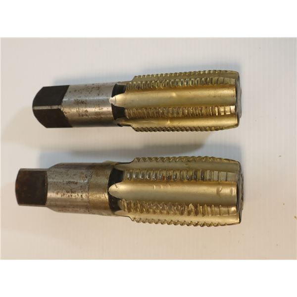 LOT DE 2 TAPS ASSORTIS