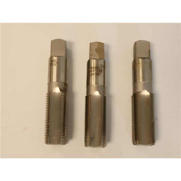 LOT DE 3 TAPS ASSORTIS