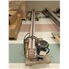 Image 1 : CONVOYEUR À LAMILLE INOX PALLETTE 125" AVEC MOTEUR 1/2hp 230v