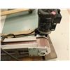 Image 2 : CONVOYEUR À LAMILLE INOX PALLETTE 125" AVEC MOTEUR 1/2hp 230v