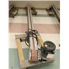 Image 1 : CONVOYEUR À LAMILLE INOX PALLETTE 125" AVEC MOTEUR 1/2hp 230v