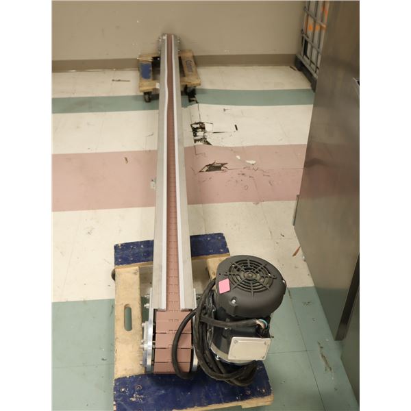 CONVOYEUR À LAMILLE INOX PALLETTE 125" AVEC MOTEUR 1/2hp 230v