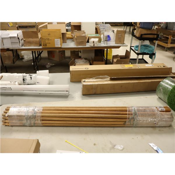LOT: 24 MANCHES DE BALAI