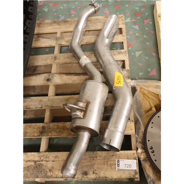 LOT: 2 PIÈCES D'ÉCHAPPEMENT