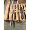 Image 1 : LOT DE 4 PIÈCES EN METAL