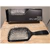 Image 1 : BROSSE PLATE SHU UEMURA