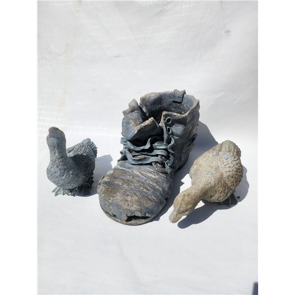 605 -- GARDEN ORNAMENTS
