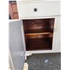 Image 2 : 616 -- FARMHOUSE HUTCH