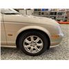 Image 25 : 2003 JAGUAR STYPE, GOLD, 164358 KMS, REAR WHEEL DRIVE. - BM47130
