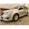 Image 2 : 2011 VOLKSWAGEN ROUTAN S, GRAY, 224714 KMS, FRONT WHEEL DRIVE. - P714778