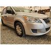 Image 8 : 2011 VOLKSWAGEN ROUTAN S, GRAY, 224714 KMS, FRONT WHEEL DRIVE. - P714778