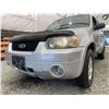 Image 2 : 2006 FORD ESCAPE, SILVER, 237096 KMS, FOUR WHEEL DRIVE. - BB45200