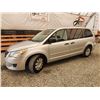 Image 1 : 2011 VOLKSWAGEN ROUTAN S, GRAY, 224714 KMS, FRONT WHEEL DRIVE. - P714778
