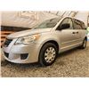 Image 2 : 2011 VOLKSWAGEN ROUTAN S, GRAY, 224714 KMS, FRONT WHEEL DRIVE. - P714778