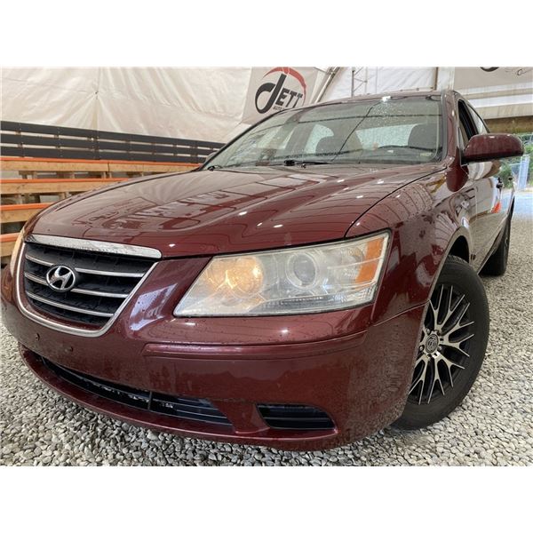 2010 HYUNDAI SONATA, RED, 177662 KMS, FRONT WHEEL DRIVE. NO RESERVE. - D597583