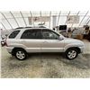 Image 11 : 2010 KIA SPORTAGE, SILVER, 221586 KMS, FOUR WHEEL DRIVE. - D665169