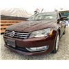 Image 2 : 2013 VOLKSWAGEN PASSAT SEL, RED, 158947 KMS, FRONT WHEEL DRIVE. - D075125