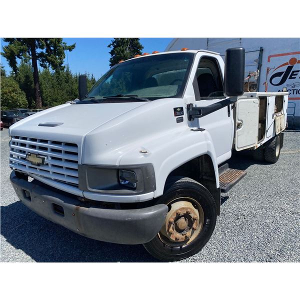 2003 CHEVY 5500, WHITE, 248902 KMS, REAR WHEEL DRIVE. - D502309