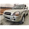 Image 2 : 2009 HYUNDAI TUCSON, SILVER, 262853 KMS, ALL WHEEL DRIVE. - D071080