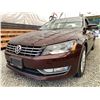 Image 2 : 2013 VOLKSWAGEN PASSAT SEL, RED, 158947 KMS, FRONT WHEEL DRIVE. - D075125
