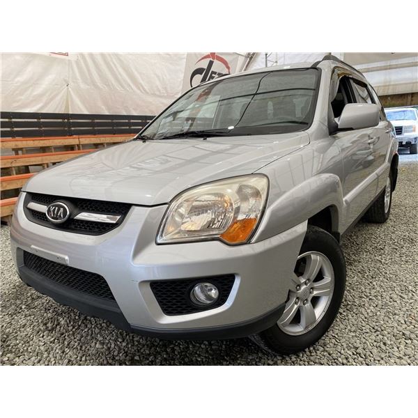2010 KIA SPORTAGE, SILVER, 221586 KMS, FOUR WHEEL DRIVE. - D665169
