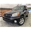 Image 1 : 2005 TOYOTA RAV 4, BLACK, 162252 MILES, FOUR WHEEL DRIVE. - B037629