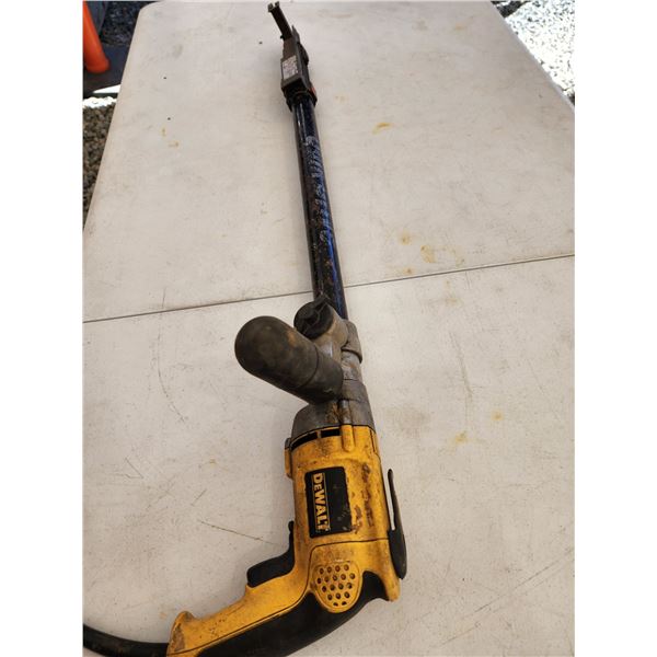 800 -- DEWALT DW276 VSR DECK DRYWALL SCREWDRIVER