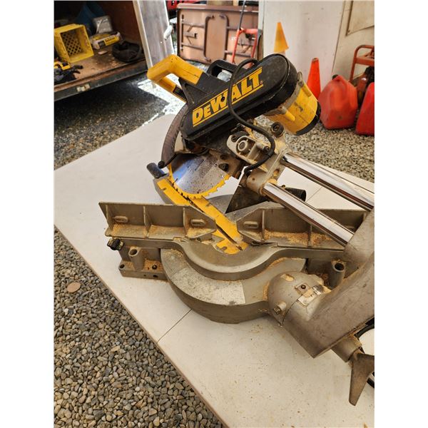 801 -- DEWALT DW708 12" SLIDING COMPOUND MITER SAW