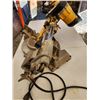 Image 2 : 801 -- DEWALT DW708 12" SLIDING COMPOUND MITER SAW
