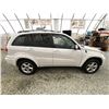 Image 11 : 2001 TOYOTA RAV 4, WHITE, 377699 KMS, ALL WHEEL DRIVE. - B028499
