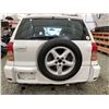 Image 17 : 2001 TOYOTA RAV 4, WHITE, 377699 KMS, ALL WHEEL DRIVE. - B028499