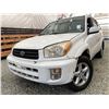 Image 1 : 2001 TOYOTA RAV 4, WHITE, 377699 KMS, ALL WHEEL DRIVE. - B028499