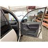 Image 37 : 2001 TOYOTA RAV 4, WHITE, 377699 KMS, ALL WHEEL DRIVE. - B028499