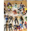 Image 3 : 833 -- LOTS OF FIGURINES!