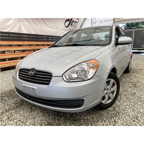2010 HYUNDAI ACCENT, SILVER, 80667 KMS, NO RESERVE. - D516359