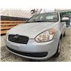 Image 2 : 2010 HYUNDAI ACCENT, SILVER, 80667 KMS, NO RESERVE. - D516359