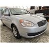 Image 8 : 2010 HYUNDAI ACCENT, SILVER, 80667 KMS, NO RESERVE. - D516359