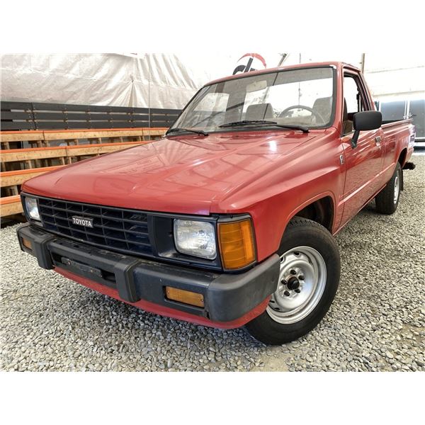 1986 TOYOTA PICK UP, RED, 265742 KMS, NO RESERVE - D184049