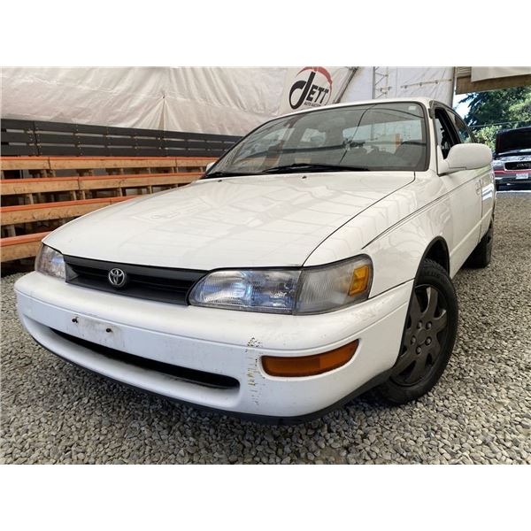 1995 TOYOTA COROLLA, WHITE, 169489 KMS, FRONT WHEEL DRIVE. - D087777