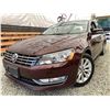 Image 1 : 2013 VOLKSWAGEN PASSAT SEL, RED, 158947 KMS, FRONT WHEEL DRIVE. - D075125