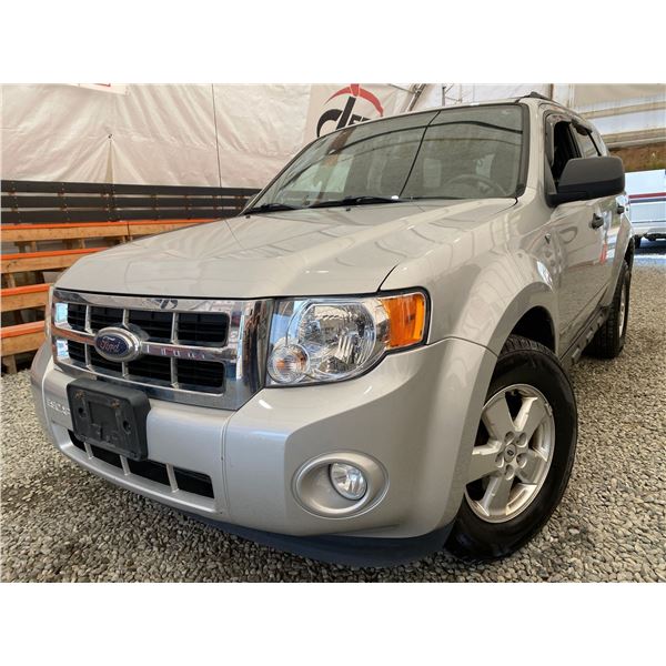 2008 FORD ESCAPE, SILVER, 244596 KMS, FRONT WHEEL DRIVE. - DA00814