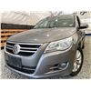 Image 1 : 2011 VW TIGUAN, GREY, 292340 KMS, ALL WHEEL DRIVE. - B526049