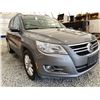 Image 8 : 2011 VW TIGUAN, GREY, 292340 KMS, ALL WHEEL DRIVE. - B526049