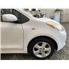 Image 25 : 2008 TOYOTA YARIS, WHITE, 210383 KMS, FRONT WHEEL DRIVE. - D153947