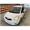 Image 4 : 2008 TOYOTA YARIS, WHITE, 210383 KMS, FRONT WHEEL DRIVE. - D153947
